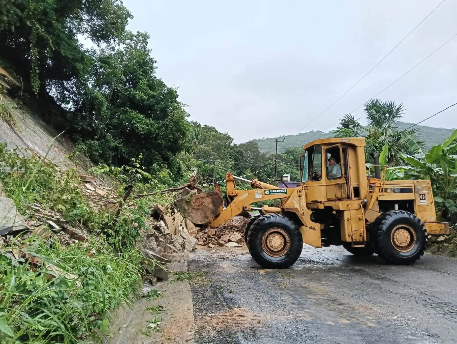 Lluvias dañan caminos de la Huasteca; JEC despliega cuadrillas en ocho municipios