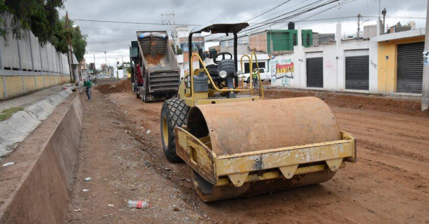 Avanza pavimentación de Camino al Ejido La Libertad entre Soledad y Villa de Pozos