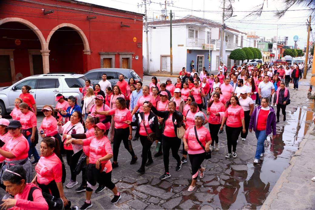 Villa de Pozos realiza Caminata Rosa para promover la prevención del cáncer de mama