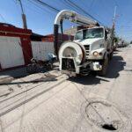 Basura, piedras y tierra obstruyen drenajes en varias colonias de la zona metropolitana