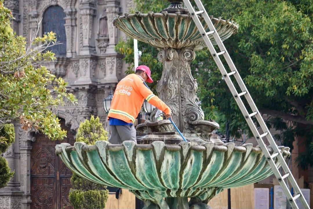 Retiran grafiti de Plaza de Armas y rehabilitan pasos peatonales en avenida Estrella